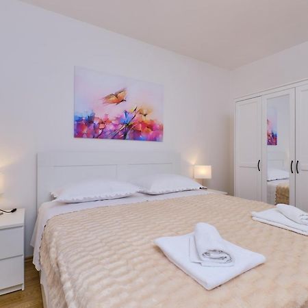 Apartment Budinic مالي لوشينغْ المظهر الخارجي الصورة