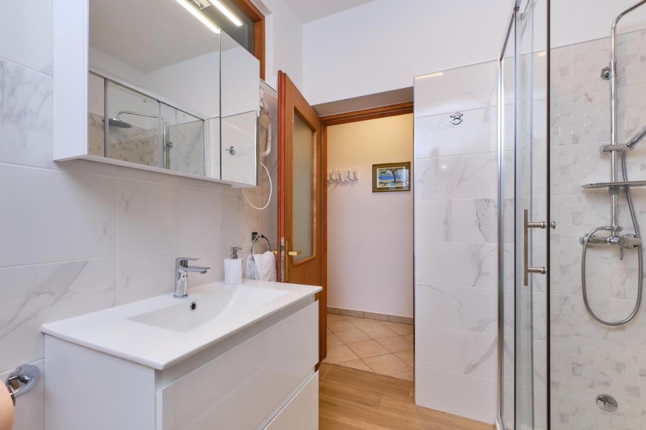 Apartment Budinic مالي لوشينغْ المظهر الخارجي الصورة
