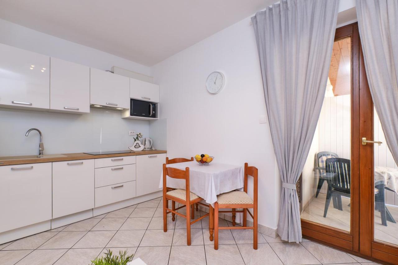 Apartment Budinic مالي لوشينغْ المظهر الخارجي الصورة