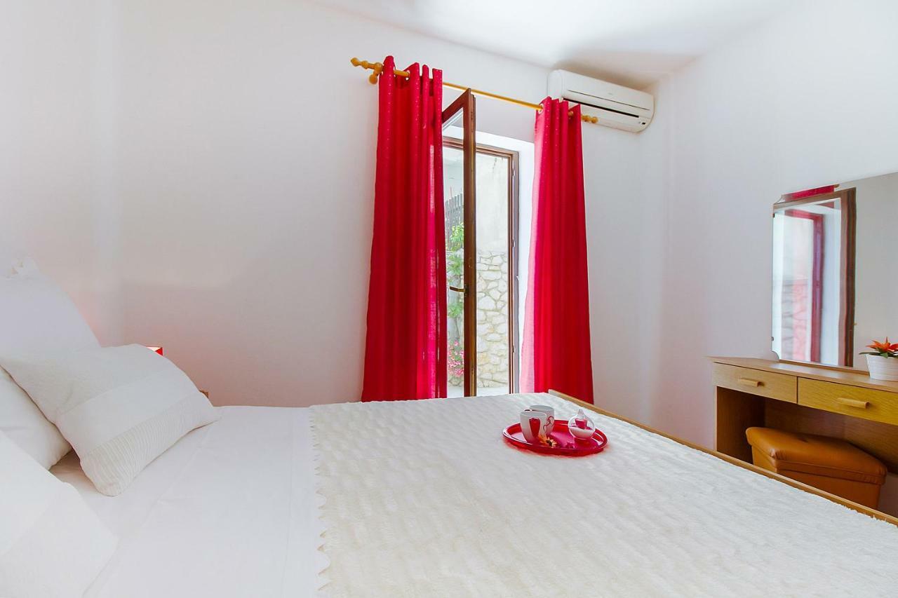 Apartment Budinic مالي لوشينغْ المظهر الخارجي الصورة