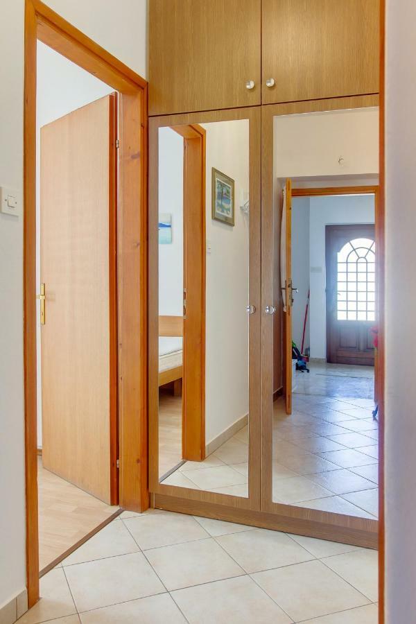 Apartment Budinic مالي لوشينغْ المظهر الخارجي الصورة
