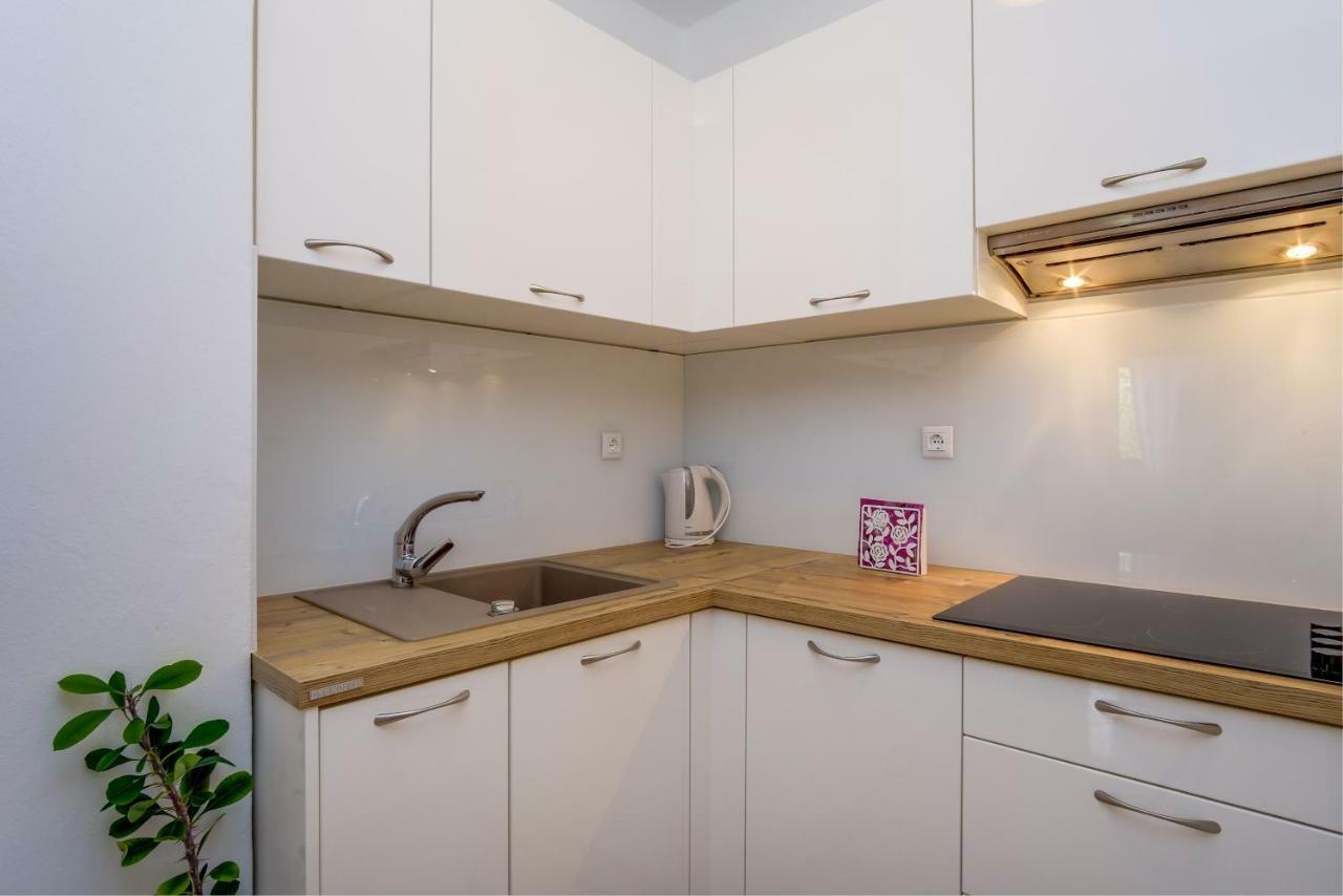 Apartment Budinic مالي لوشينغْ المظهر الخارجي الصورة